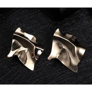 Wavey Gold Square Stud Earrings